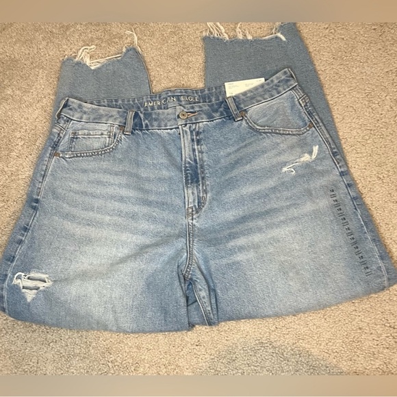 NWT American Eagle - Strigid Curvy Ripped Mom Jean - Size 18 Short - Picture 11 of 11